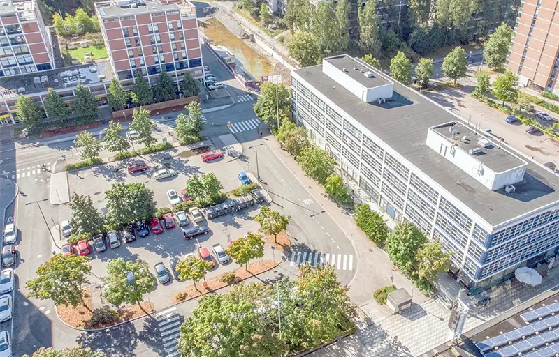 Mixtum koulutusrakennus ylhäältä päin kuvattuna