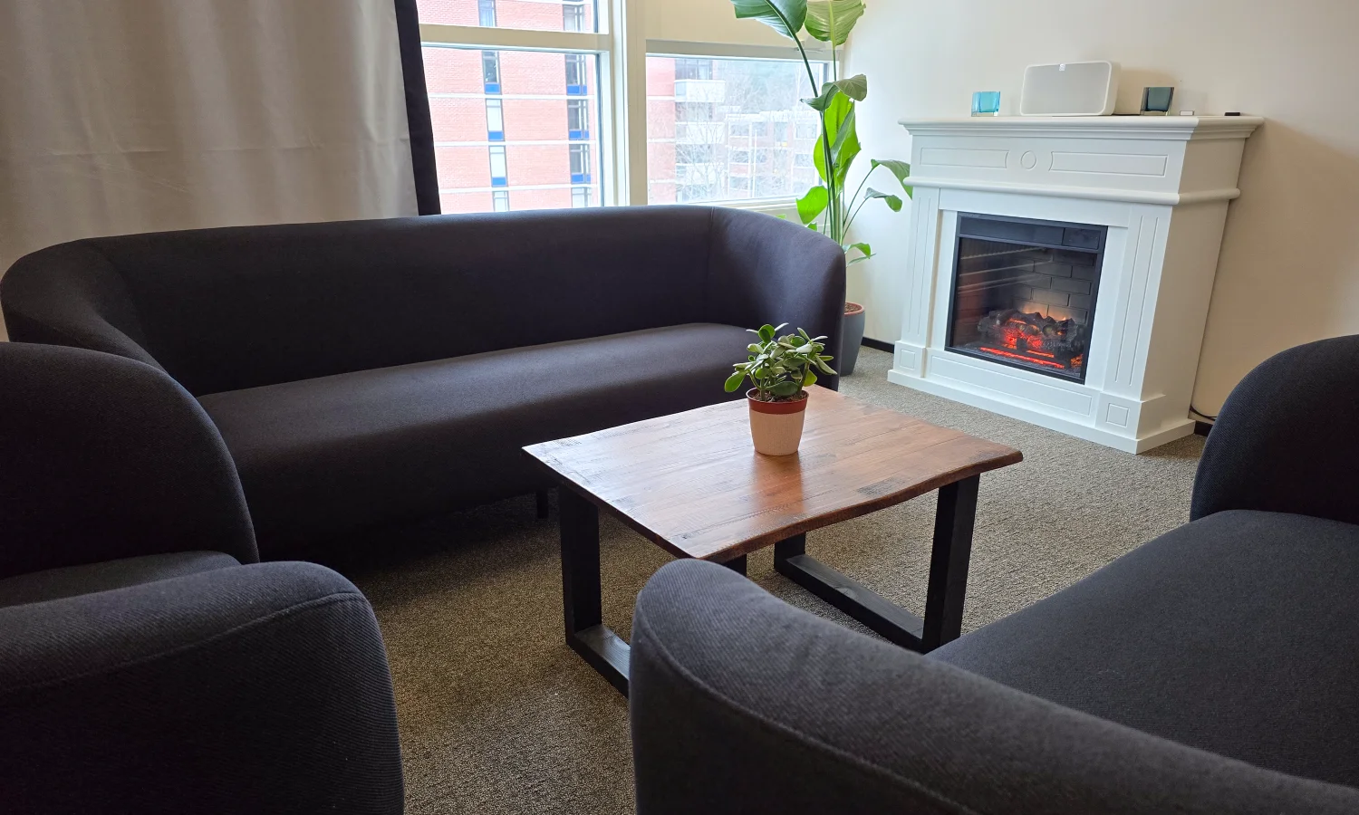 Mixtum studio saadaan sisustettua ja kalustettua tunnelmalliseksi